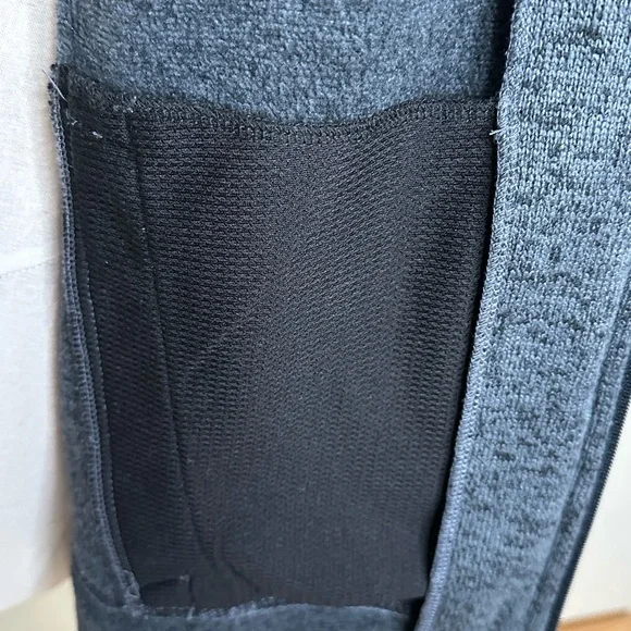 Greg Norman Mens (m-l) zipper sweater jacket. Has inside pockets. - Picture 4 of 9